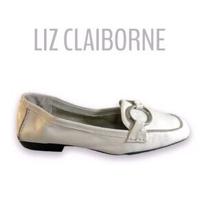 LIZ CLAIBORNE White Leather Driving Loafers with silver tone hardware SZ 6 NWOT